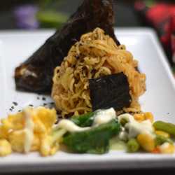 Onigiri Indomie Goreng Tuna Mayo